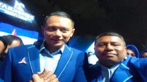 Ketua-DPC-Demokrat-Sabu-Raijua-Frans-Djara-Liwe-Bersama-Ketua-Umum-Demokrat-AHY.jpg