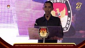 Ketua-KPU-Kabupaten-Manggarai-Timur-Jefri-Guido-Bedo-sedang-memberikan-sambutan.jpg