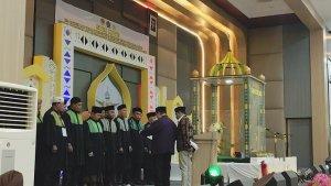 Ketua-Majelis-Ulama-Indonesia-MUI-NTT-H-Muhamad-S-Wongso-saat-melakukan-pembaiatan.jpg
