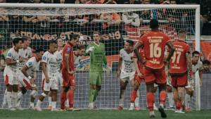 Kiper-Bali-United-Mike-Hauptmeijer-tampil-heroik.jpg