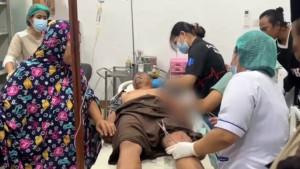 Korban-penganiayaan-simpatisan-KKB-Papua-mendapat-pertolongan-medis.jpg