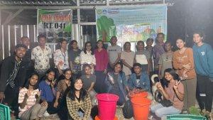 Mahasiswa-Unwira-bersama-RT-dan-warga-usai-kegiatan.jpg