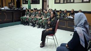 Mama-angkat-Prada-Lucky-bersaksi-dalam-persidangan-di-Pengadilan-Militer-III-15-Kupang.jpg