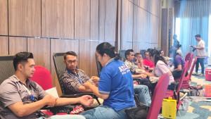 Masyarakat-Kota-Kupang-yang-sedang-melakukan-Donor-Darah.jpg