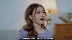 Melitha-Sidabutar-membakan-lagu-Penolong-Dalam-Kesesakan.jpg