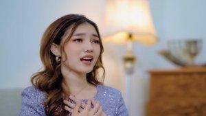 Melitha-Sidabutar-membawakan-lagu-Penolong-Dalam-Kesesakan.jpg