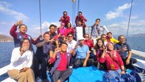 Menkes-RI-dan-Bupati-Mabar-foto-di-RS-Terapung.jpg