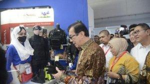 Menkumham-Yasonna-H-Laoly-mengunjungi-setiap-booth-pameran.jpg