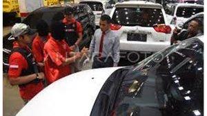 Mobil-mobil-yang-hendak-diselundupkan-ke-Timor-Leste.jpg