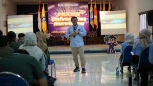 Officer-K3-dan-Keamanan-PLN-UIP-Nusra-Ahmad-Faisal-Kurniawan-memberikan-edukasi.jpg