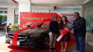 PEMENANG-PROGRAM-POIN-FESTIVAL-TELKOMSEL-2022-TERIMA-HADIAH.jpg