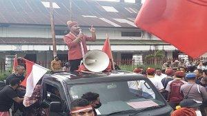 PMKRI-Ruteng-gelar-unjuk-rasa-di-depan-Kantor-Kejaksaan-Negeri-Manggarai-Senin-5-Juni-2023.jpg