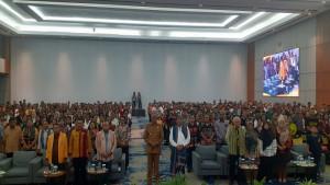 POSE-BERSAMA-Rektor-UT-dengan-Direktur-UT-Kupang-Wakil-Bupati-Sumba-Barat.jpg