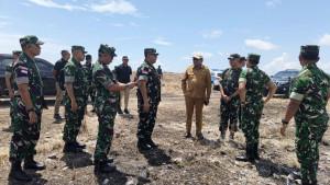 Pangdam-IXUdayana-Mayjen-TNI-Piek-Budyakto-bersama-Bupati-Umbu-Lili-Pekuwali.jpg