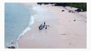 Pantai-Ina-Burak-dengan-pasir-putih-lembut-yang-masih-tersembunyi-di-Adonara.jpg