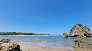 Pantai-Watu-Malandong.jpg