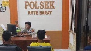 Pelaku-dan-beberapa-saksi-saat-diperiksa-penyidik-reskrim-Polsek-Rote-Barat.jpg