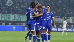 Pemain-Persib-Bandung-melakukan-selebrasi-kemenangan.jpg