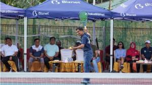 Pembukaan-secara-simbolis-turnamen-tenis-dilakukan-oleh-General-Manager-PLN.jpg