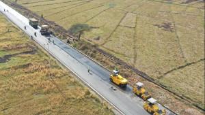 Pengerjaan-rehabilitasi-Jalan-Maliana-Timor-Leste-oleh-HK.jpg