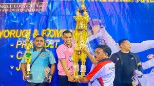 Pengurus-Dojang-Naikolan-dengan-pelatih-dan-atlet-atlet-yang-meraih-juara-satu-umum.jpg