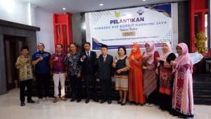 Pengurus-KSP-Harmoni-Jaya-bersama-undangan-pose-bersama.jpg