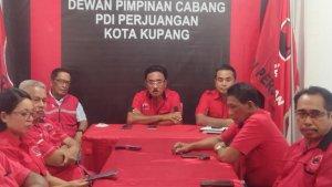 Pengurus-PDI-Perjuangan-Kota-Kupang-saat-memberikan-keterangan.jpg