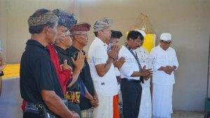 Penjabat-Wali-Kota-Kupang-George-Hadjoh-menghadiri-Upacara-Ngaben.jpg