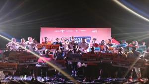 Penyerahan-Hadiah-Bagi-Para-Juara-Golo-Mori-Sunset-Run-2025.jpg