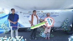 Penyerahan-secara-simbolis-bantuan-rumah-layak-huni.jpg