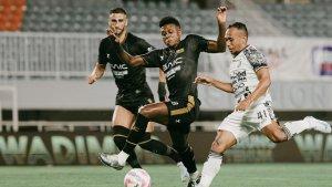 Pertandingan-antara-Bali-United-melawan-Dewa-United-FC.jpg