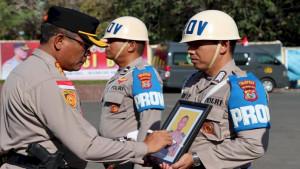 Polresta-Kupang-Kota-menggelar-upacara-In-Absentia-Pemberhentian-Tidak-Dengan-Hormat.jpg