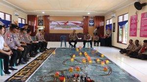 Pose-Kapolres-Timor-Tengah-Utara-saat-memimpin-pelaksanaan-kegiatan-Tactical-Floor-Game.jpg