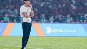Pose-Pelatih-Timnas-Indonesia-U22-Shin-Tae-Yong.jpg
