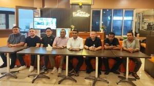 Pose-bersama-SC-dan-OC-Musda-XIV-BPD-HIPMI-NTT-usai-menyampaikan-keterangan-pers.jpg