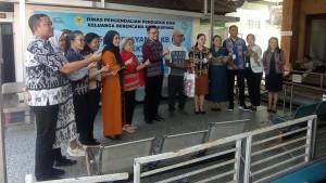 Pose-bersama-saat-launching-layanan-KB-MOP-atau-vasektomi-di-RSIA-Dedari-Kupang.jpg