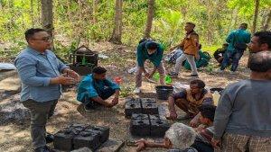 Pose-pelaksanaan-kegiatan-PkM-oleh-dosen-Universitas-Timor.jpg