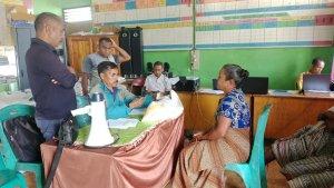 Pose-penyerahan-bantuan-Cadangan-Beras-Pemerintah-CBP.jpg