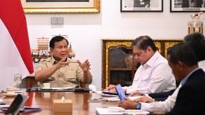 Presiden-Prabowo-Subianto-saat-memimpin-rapat-bersama-para-menteri.jpg