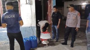 Ratusan-liter-minuman-keras-jenis-moke-disita-polisi-di-Ende.jpg