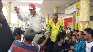 Ribuan-masa-sambut-paket-Rakyat-di-Bandara-Tambolaka-SBD-Jumat-16-Agustus-2024.jpg