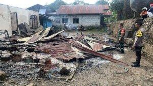 Rumah-milik-Nining-Lapang-di-Mano-terbakar-Selasa-18-Maret-2025.jpg