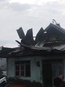 Rumah-warga-Pantar-Alor-Rusak-diterjang-Puting-Beliung.jpg