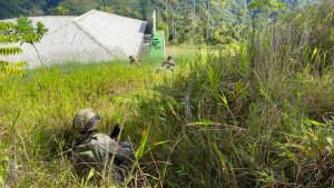 Satgas-Operasi-Damai-Cartenz-saat-melakukan-kontak-tembak-dengan-KKB-di-Kiwirok.jpg