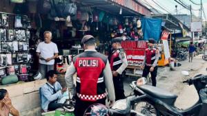 Satuan-Samapta-melaksanakan-patroli-rutin-di-sejumlah-pasar-tradisional.jpg