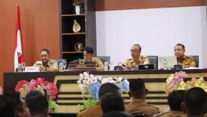 Sekda-Kupang-pimpin-rapat.jpg