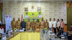 Sekretaris-Daerah-Kabupaten-Kupang-Mateldius-Sanam-membuka-Rapat-Koordinasi.jpg