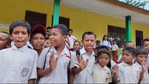 Senyum-ceria-siswa-siswa-SDK-Kalembu-Liga-Sumba-Barat-Daya.jpg