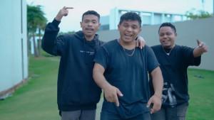 Silet-Open-Up-feat-KapthenpureK-Kanzer-PMC-lagu-Tamba-gaga.jpg