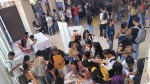 Siswa-Timor-Leste-antusias-datangi-stand-Pameran-Pendidikan-Tinggi-Indonesia.jpg